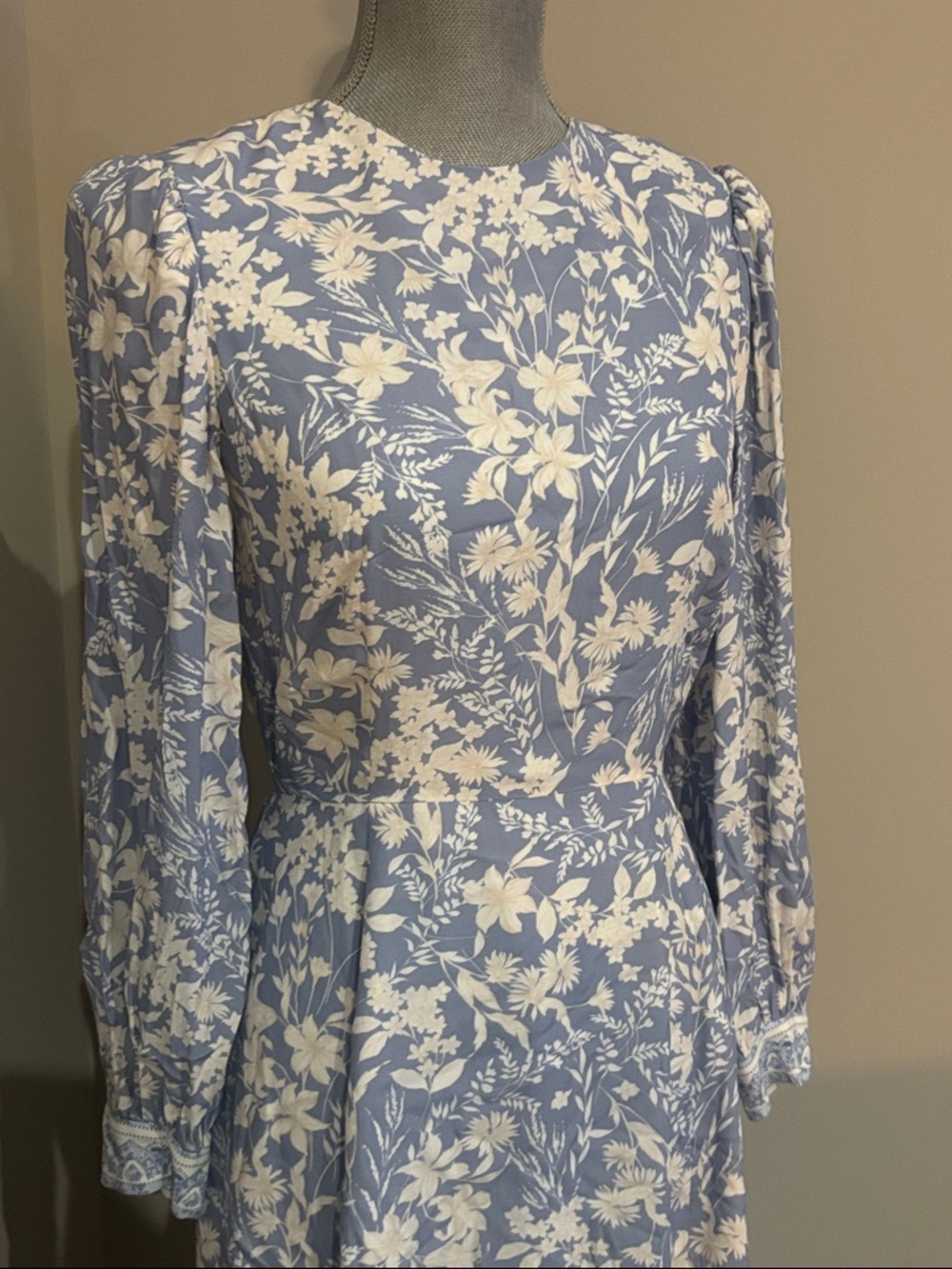 Antonio Melani Floral Long Sleeve Midi Dress in Light Blue and White size 4 - Picture 3 of 9